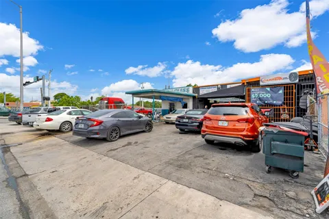 3200 NW 54th St, Miami FL 33142