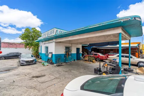 3200 NW 54th St, Miami FL 33142