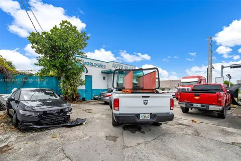 3200 NW 54th St, Miami FL 33142