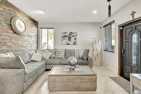 1317 Majesty Ter, Weston FL 33327
