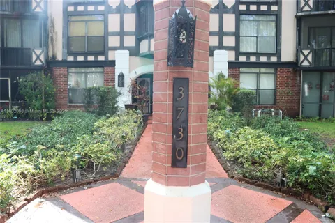 3730 Inverrary Dr # 2Y, Lauderhill FL 33319