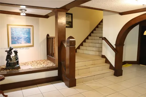 3730 Inverrary Dr # 2Y, Lauderhill FL 33319