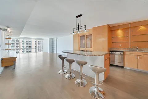 6423 Collins Ave # 1504, Miami Beach FL 33141