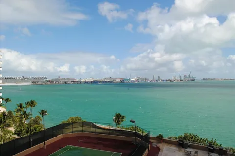 770 Claughton Island Dr # 809, Miami FL 33131