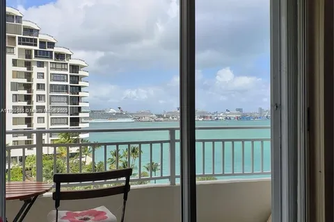 770 Claughton Island Dr # 809, Miami FL 33131