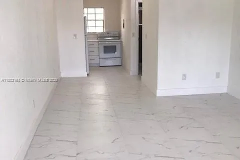 635 8th St # 207, Miami Beach FL 33139
