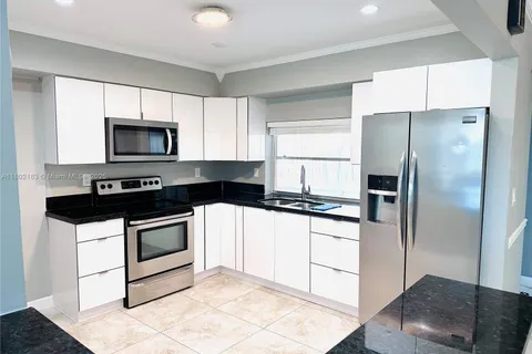 8761 NW 12th St, Pembroke Pines FL 33024