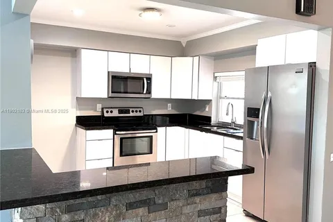 8761 NW 12th St, Pembroke Pines FL 33024