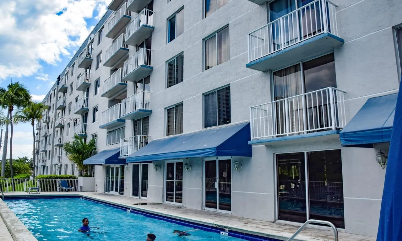 1740 NW N River Dr # 215, Miami FL 33125