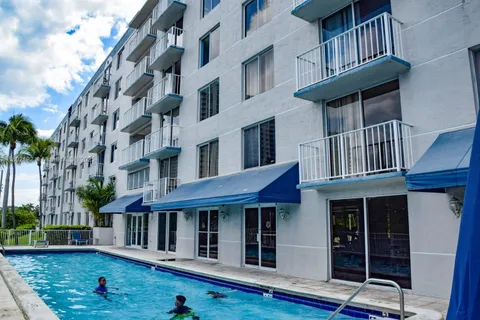 1740 NW N River Dr # 215, Miami FL 33125