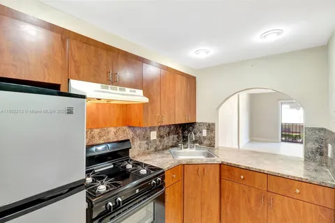 6705 N KENDALL DR # 309, Pinecrest FL 33156