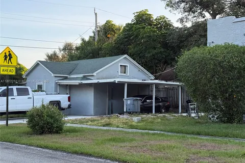 500 Evergreen Dr, Lake Park FL 33403
