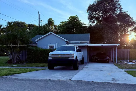 500 Evergreen Dr, Lake Park FL 33403