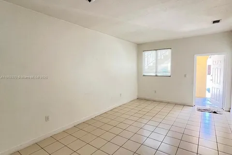 1662 SE 27th Dr # 103, Homestead FL 33035