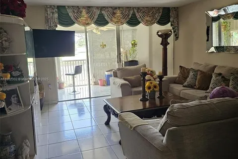 1670 NE 191st St # 3, Miami FL 33179