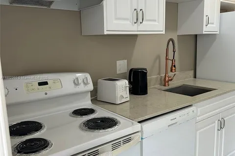 2600 S Ocean Dr # S113, Hollywood FL 33019