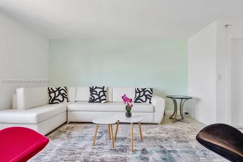 7620 Carlyle Ave # 702, Miami Beach FL 33141