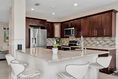 1070 Briar Ridge Rd, Weston FL 33327