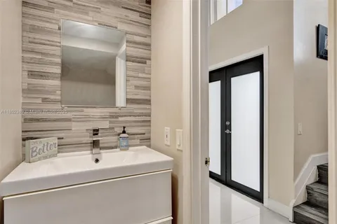 1070 Briar Ridge Rd, Weston FL 33327