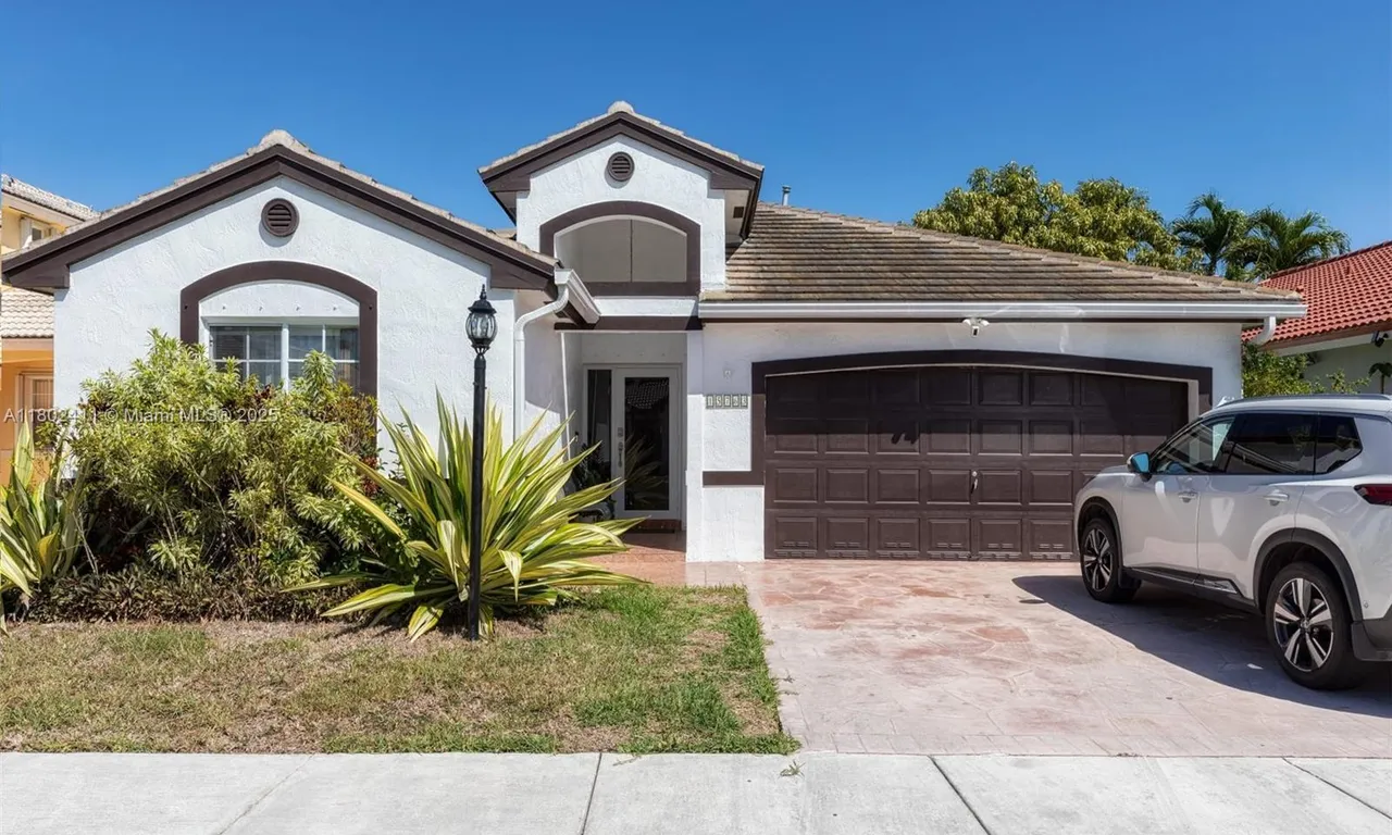 15763 SW 82nd St, Miami FL 33193