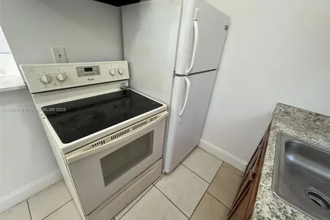 1280 NE 139th St # 6, North Miami FL 33161