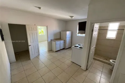 1021 NW 3rd St # 204, Miami FL 33128
