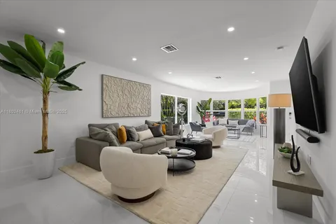 3020 Alton Rd, Miami Beach FL 33140