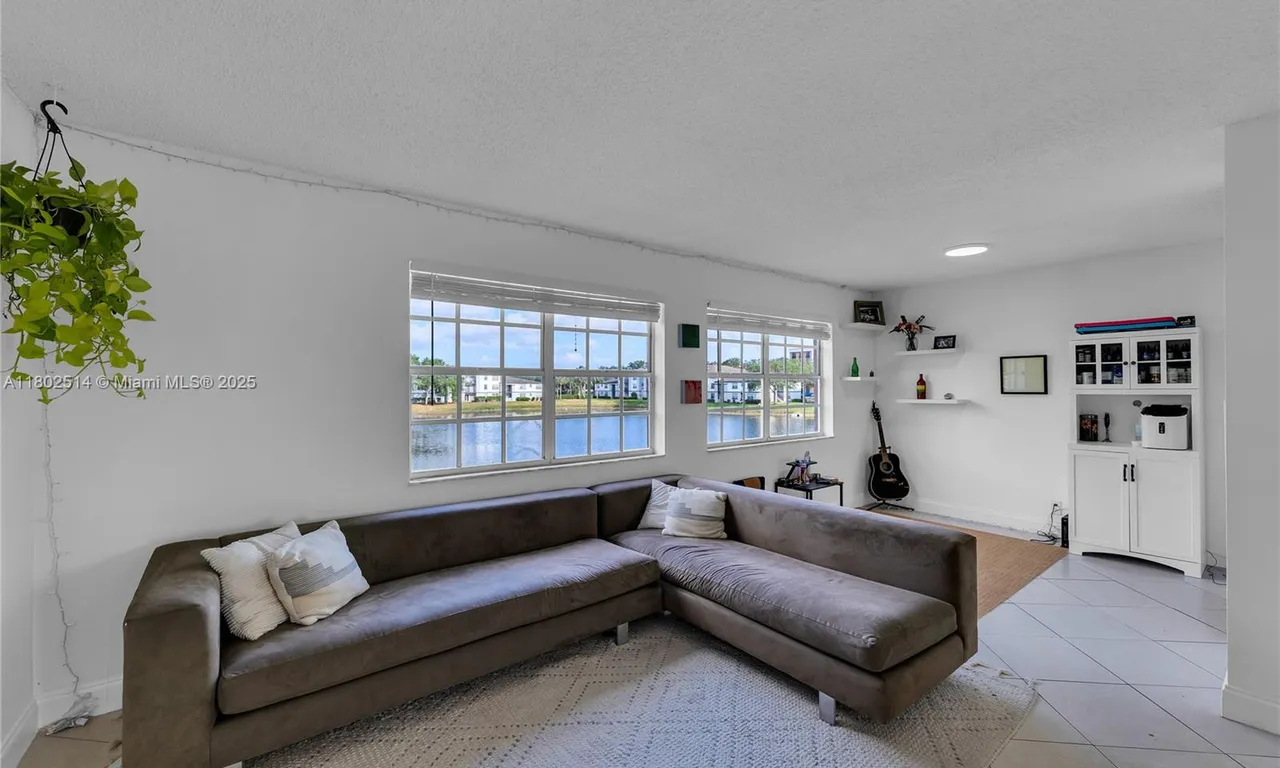 333 SW 86th Ave # 206, Pembroke Pines FL 33025