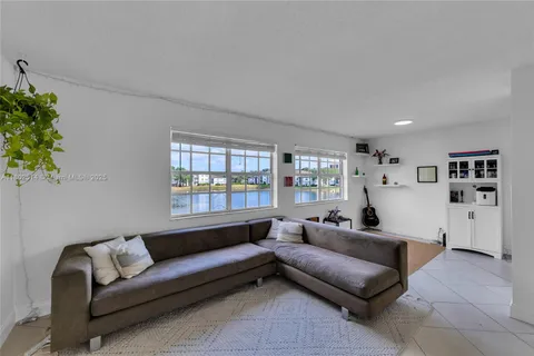 333 SW 86th Ave # 206, Pembroke Pines FL 33025