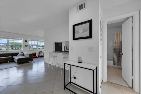333 SW 86th Ave # 206, Pembroke Pines FL 33025