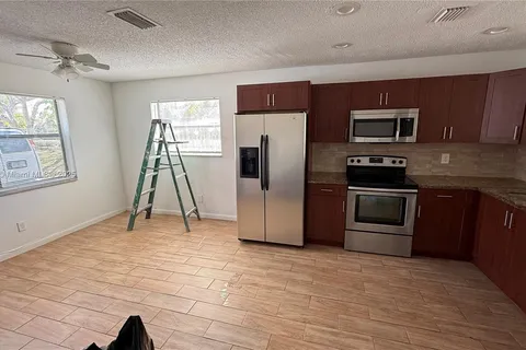 3381 NW 75th Ter, Lauderhill FL 33319