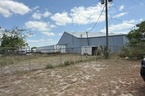 207 Rainbow Street, Avon Park FL 33825