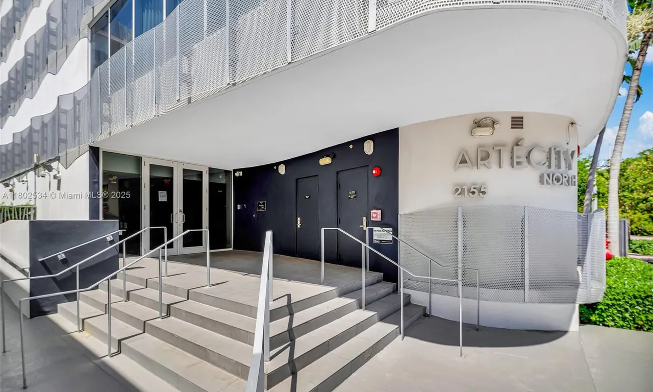 2155 Washington Ct # 308, Miami Beach FL 33139