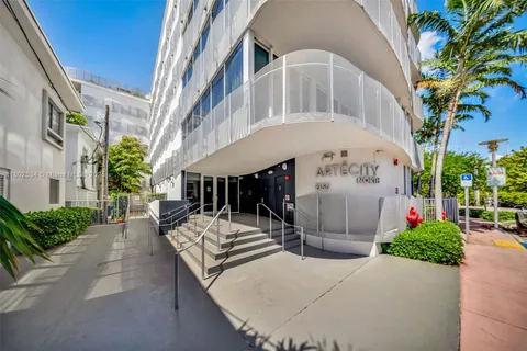 2155 Washington Ct # 308, Miami Beach FL 33139
