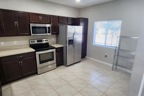 2810 NW 181st St, Miami Gardens FL 33056