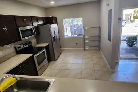 2810 NW 181st St, Miami Gardens FL 33056