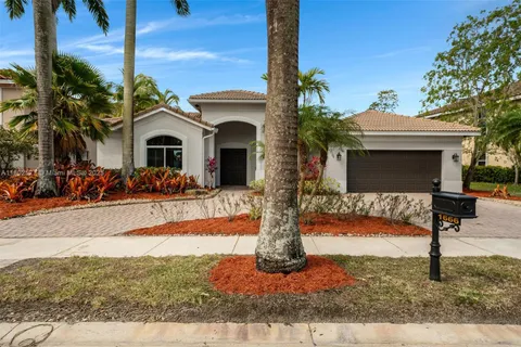 1666 Victoria Pointe Cir, Weston FL 33327