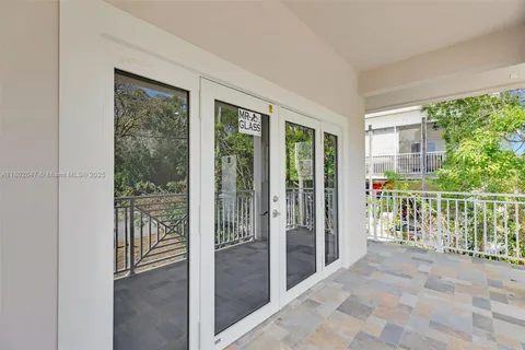 14 Tarpon Ave, Key Largo FL 33037