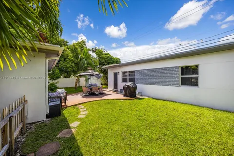 910 NE 81st St # R, Miami FL 33138
