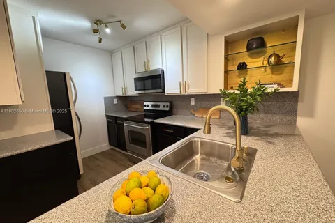4770 NW 102nd Ave # 19, Doral FL 33178