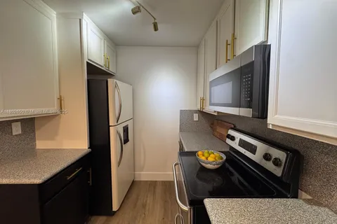 4770 NW 102nd Ave # 19, Doral FL 33178