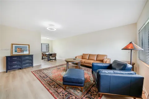2 NW 47th St, Miami FL 33127