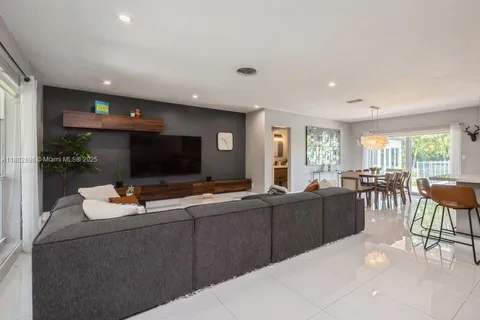 7625 SW 108th Ter, Pinecrest FL 33156