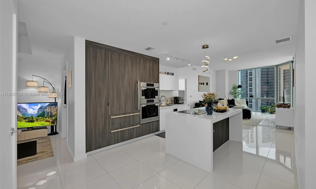 851 NE 1st Ave # 3107, Miami FL 33132