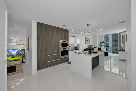 851 NE 1st Ave # 3107, Miami FL 33132