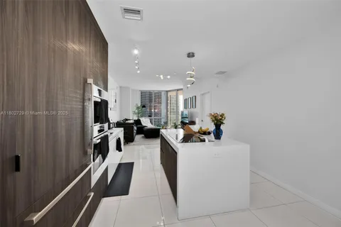 851 NE 1st Ave # 3107, Miami FL 33132
