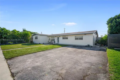 1314 W 80th St, Hialeah FL 33014