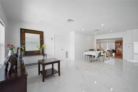 1314 W 80th St, Hialeah FL 33014