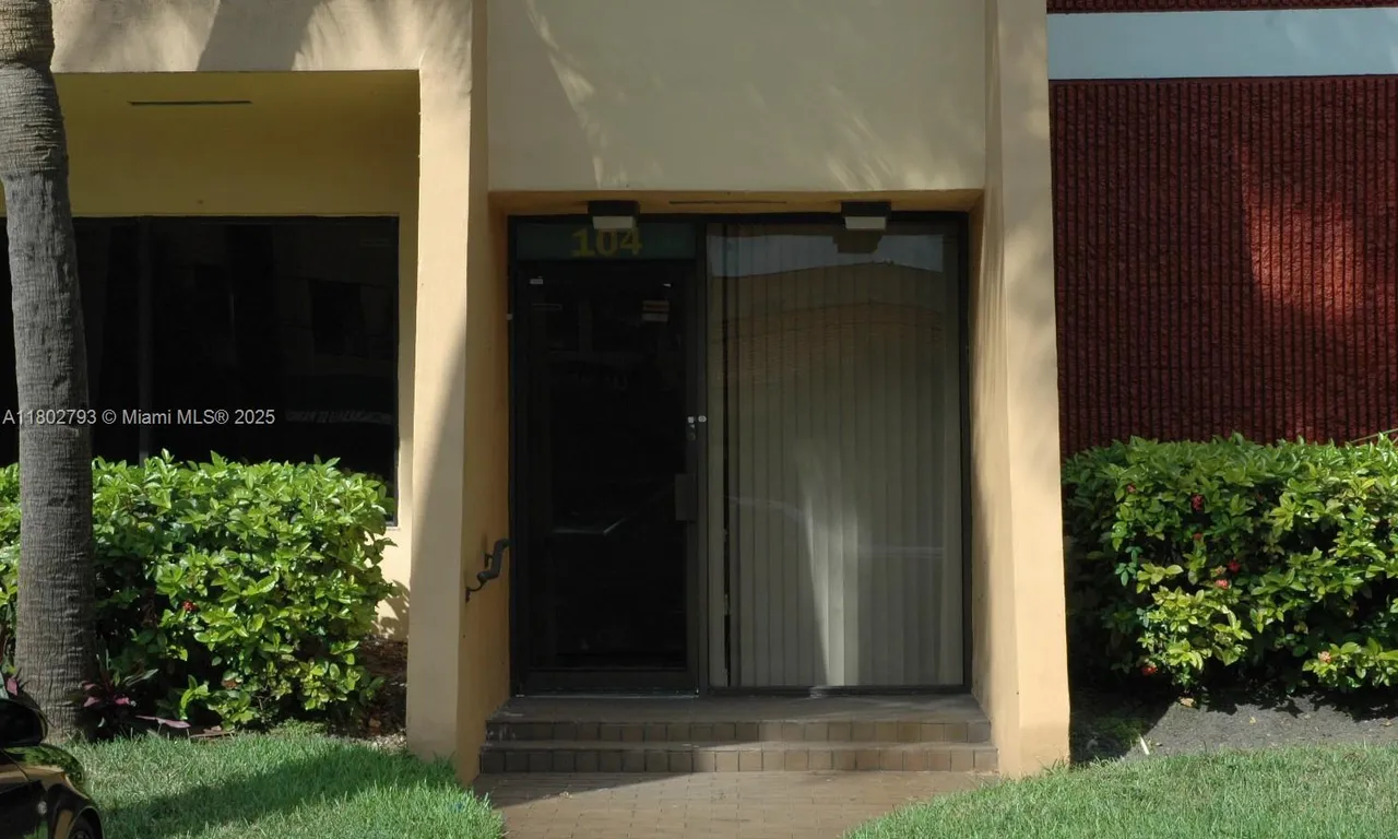 7600 W 20th Ave # 102, Hialeah FL 33016
