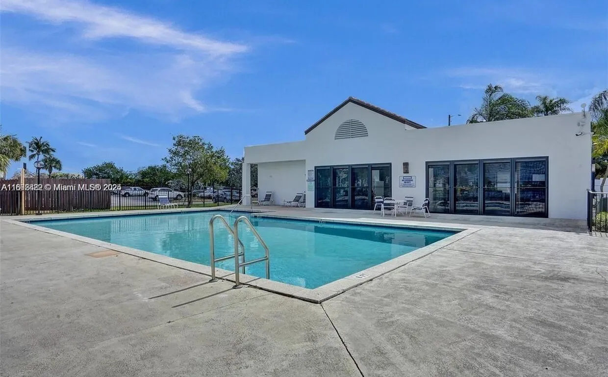 212 Lake Pointe Dr # 210, Oakland Park FL 33309